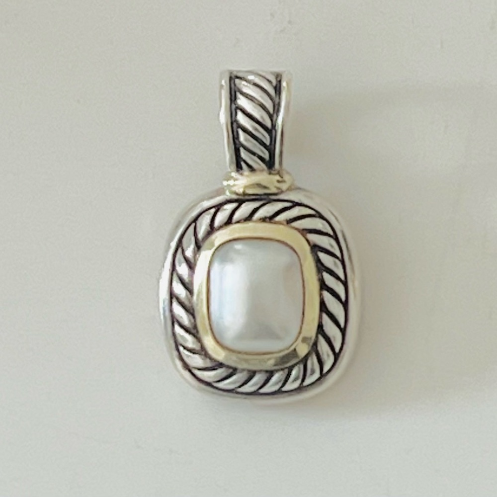 David Yurman Albion Pearl Pendant
Enhancer With Gold - Picture 4 of 8